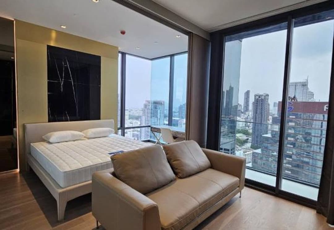 Ashton Silom