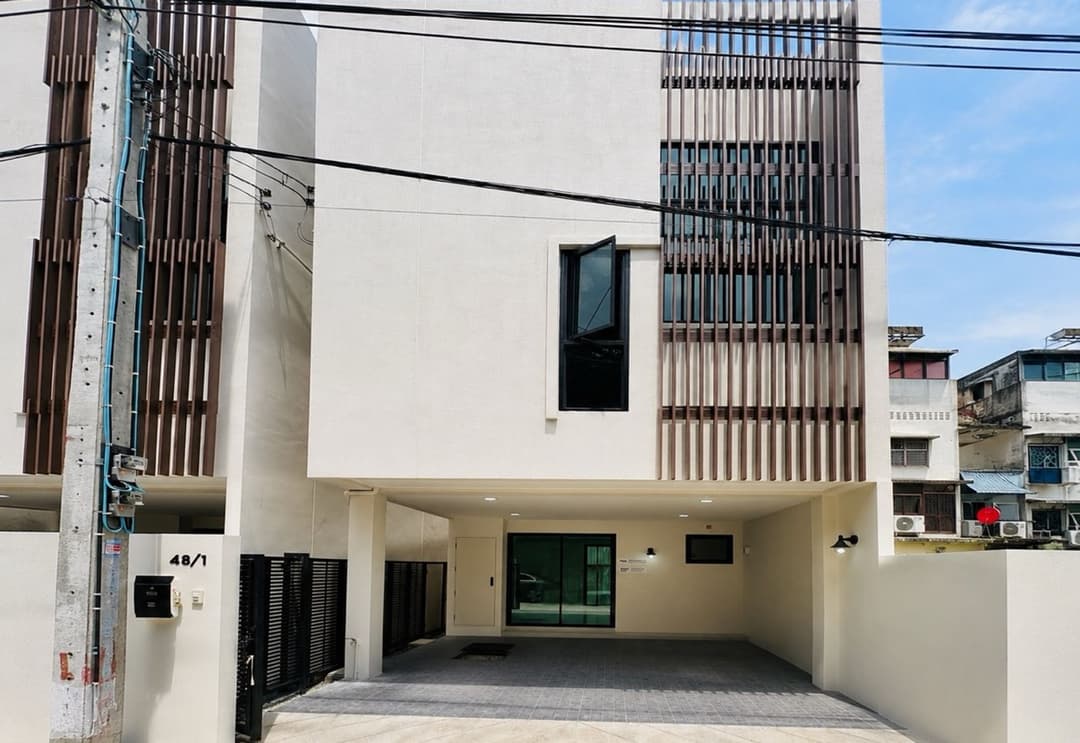 Oakhouse Sukhumvit 101/1